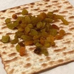 Raisins on matzah