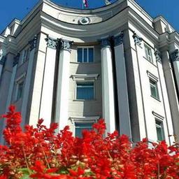 La salle de réception de l'oncle Bair